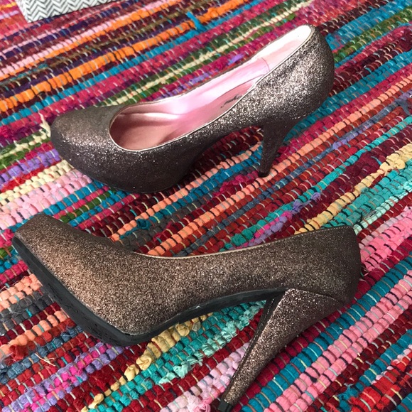 Heels - Picture 2 of 4